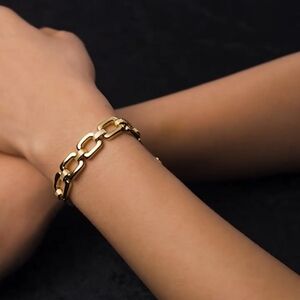 Elegant Gold Chain Bracelet